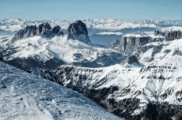 Comprensorio sciistico nelle Dolomiti italiane — Foto Stock