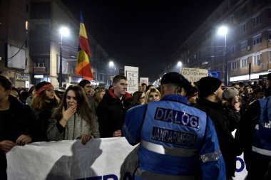 Romen yozlaşmış siyasetçiler karşı protesto insan kalabalığı