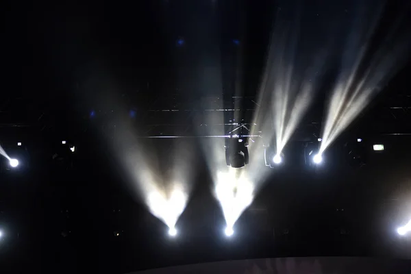Światła sceny podczas koncertu — Zdjęcie stockowe