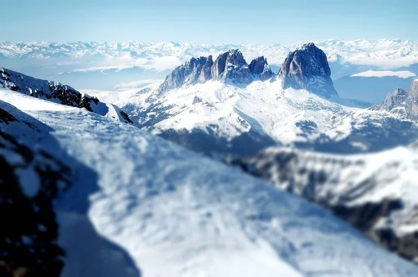 Skidorten i de italienska Dolomiterna — Stockfoto