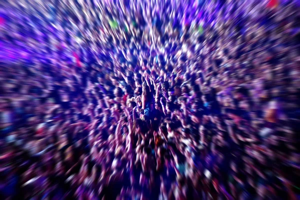 Zoom in effect on a blurred crowd — Stock Photo, Image