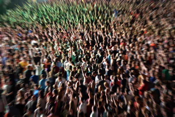 Zoom in effect on a blurred crowd