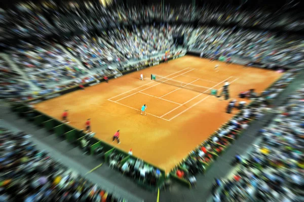 Tennis-Arena mit Publikum in dynamischer Bewegung — Stockfoto