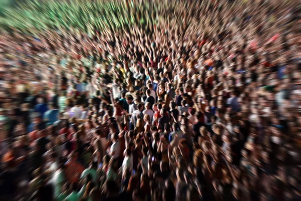 İnsan kalabalığı arka plan bulanıklık — Stok fotoğraf
