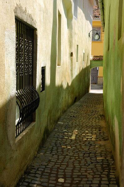 The String street (Rope street) is the narrowest street in the c