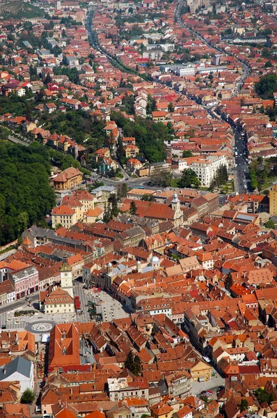 Luftaufnahme der alten europäischen Stadt Brasov, Rumänien — Stockfoto