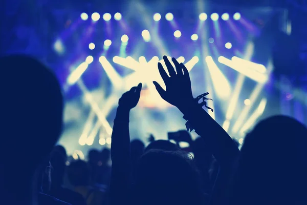 Crowd with arms outstretched at concert — Stock Photo, Image