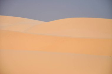 Çöldeki kum tepeleri