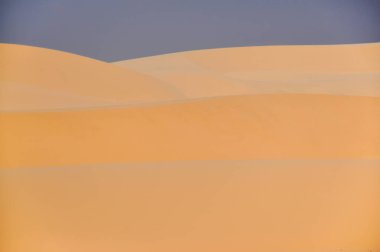 Çöldeki kum tepeleri