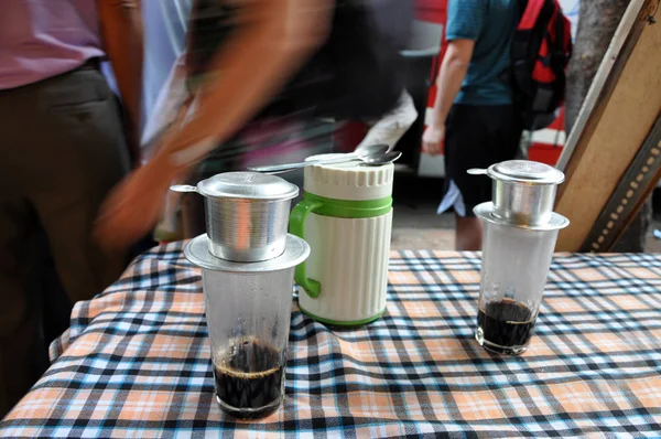 Phin traditionella vietnamesiska kaffebryggare — Stockfoto