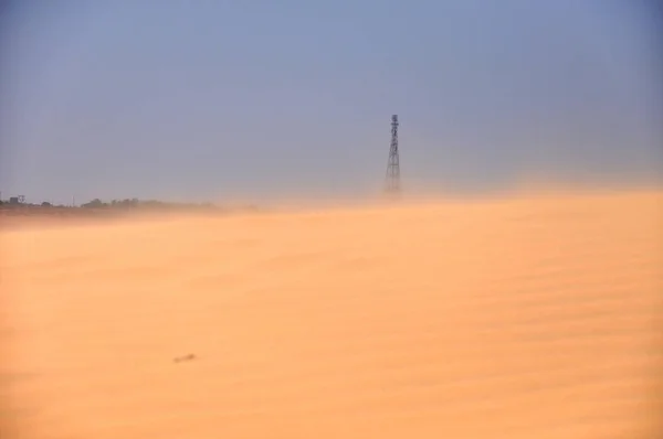 Ανακοίνωση πύργο κυψέλης στην έρημο — Φωτογραφία Αρχείου