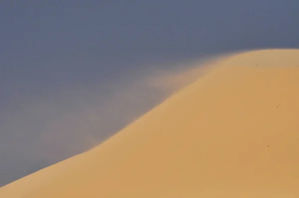 Dunas de areia no deserto — Fotografia de Stock