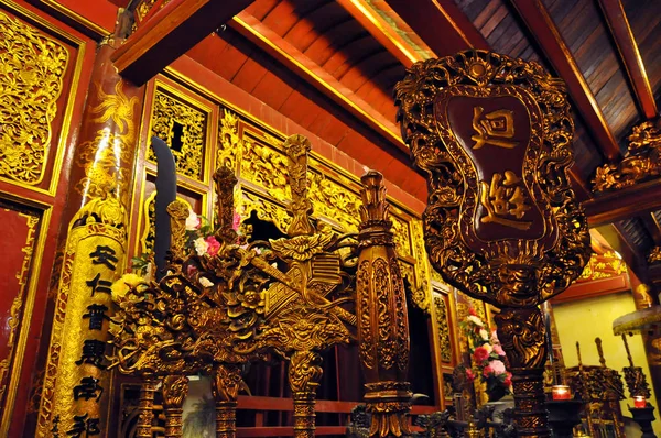 Wnętrze świątyni Bach Ma. Hanoi, Wietnam — Zdjęcie stockowe