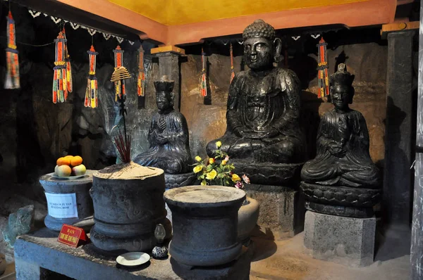 Interno della pagoda del Bich Dong, Ninh Binh, Vietnam — Foto Stock