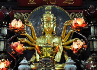 Küçük tapınak Avalokitesvara Boddhisatva için ayrılmış. Bir ayağı pagoda, Hanoi, Vietnam