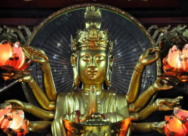 Küçük tapınak Avalokitesvara Boddhisatva için ayrılmış. Bir ayağı pagoda, Hanoi, Vietnam