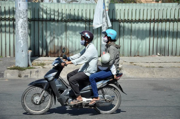 Provoz skútru ve Vietnamu — Stock fotografie