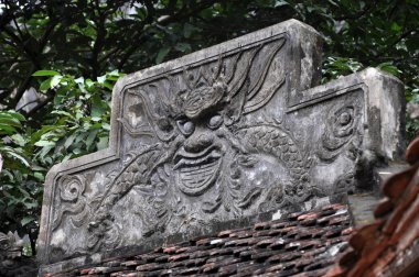 Antik efsanevi motifi taş oyma. Bich Dong pagoda, 