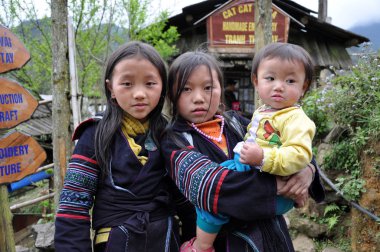 Açık oynayan etnik Hmong azınlık çocukları