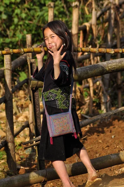 Açık oynayan etnik Hmong azınlık çocukları — Stok fotoğraf