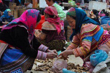Geleneksel kıyafet Hmong azınlık insanlar. Sa Pa, Kuzey Vietnam