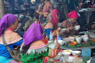 Geleneksel kıyafet Hmong azınlık insanlar. Sa Pa, Kuzey Vietnam