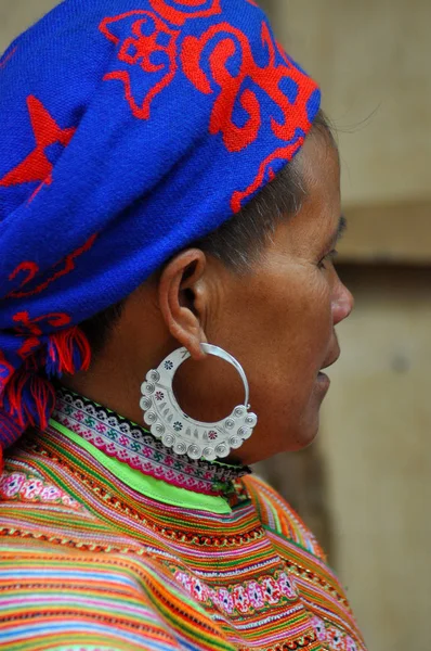 Hmong Minderheiten in traditioneller Kleidung. sa pa, Nordvietnam — Stockfoto