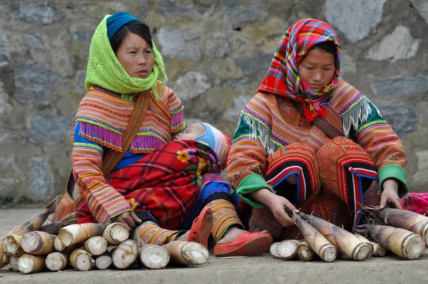 Geleneksel kıyafet Hmong azınlık insanlar. Sa Pa, Kuzey Vietnam