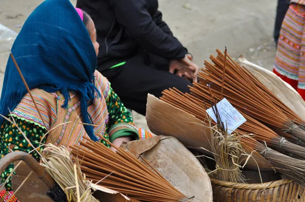 Hmong minority people in traditional dress. Sa Pa, Northern Vietnam — Stock Photo, Image