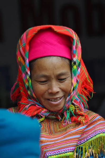 Hmong Minderheiten in traditioneller Kleidung. sa pa, Nordvietnam — Stockfoto
