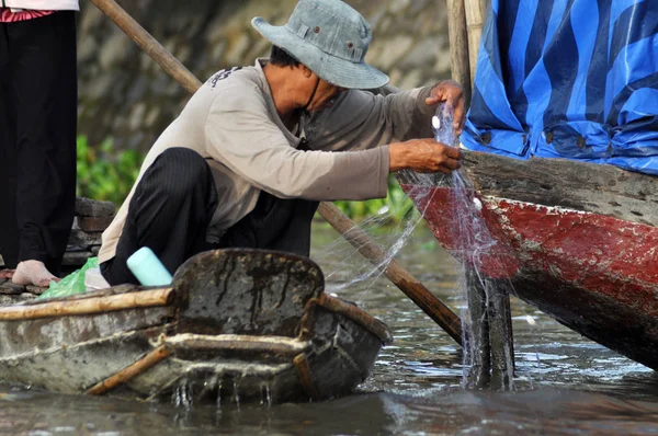 Rybak połowów rybackich gniazdo w delcie Mekongu, Wietnam — Zdjęcie stockowe