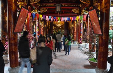 Geleneksel ürünleri için ruhları ve Tanrılar bir tapınak. Hanoi, V