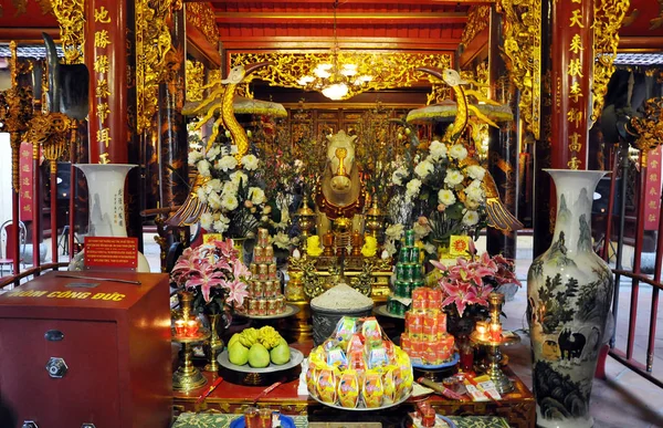 Geleneksel ürünleri için ruhları ve Tanrılar bir tapınak. Hanoi, V