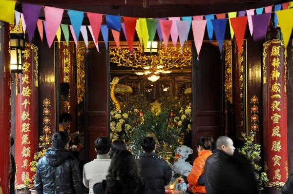 Traditional offerings for spirits and Gods in a temple. Hanoi, V — Stock Photo, Image