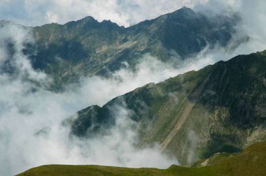 Güzel dağ yaz manzarası. Fagaras dağlar, Romanya