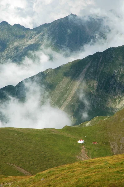 Sommaren för vackra bergslandskap. Făgăraş bergen, Rumänien — Stockfoto