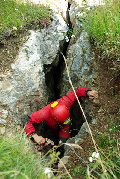 Caver descends in a cave — Stock Photo, Image