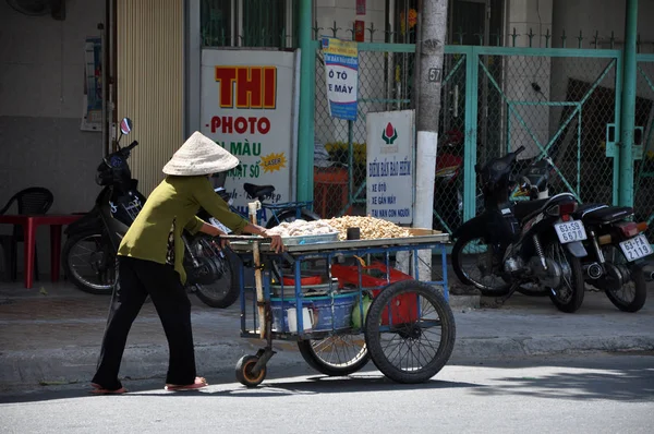 Tráfico de scooters en Vietnam — Foto de Stock