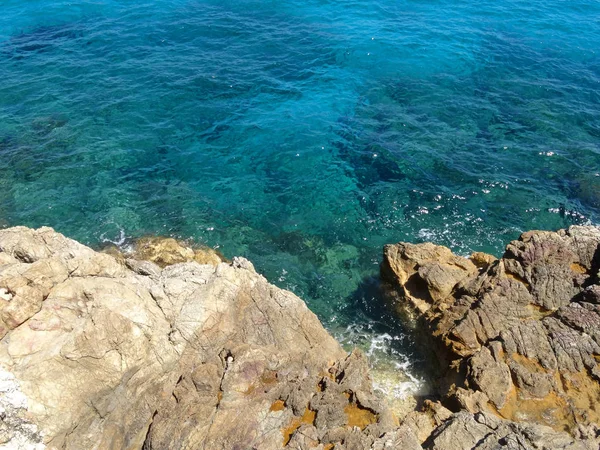 Hermosa agua de mar cristalina y playa en la isla de Cerdeña —  Fotos de Stock