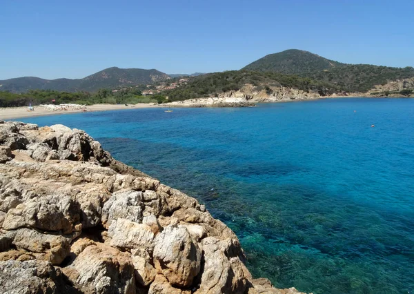Piękne morze krystalicznie czyste wody i plaży na wyspie Sardynia — Zdjęcie stockowe