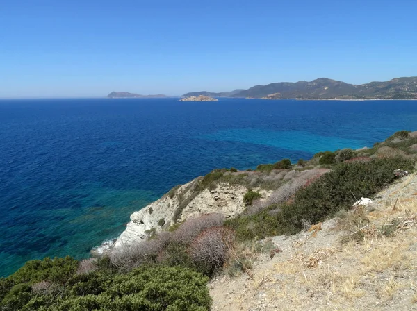Piękne morze krystalicznie czyste wody i plaży na wyspie Sardynia — Zdjęcie stockowe
