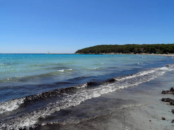 美しい澄んだ海の水とサルデーニャ島のビーチ — ストック写真