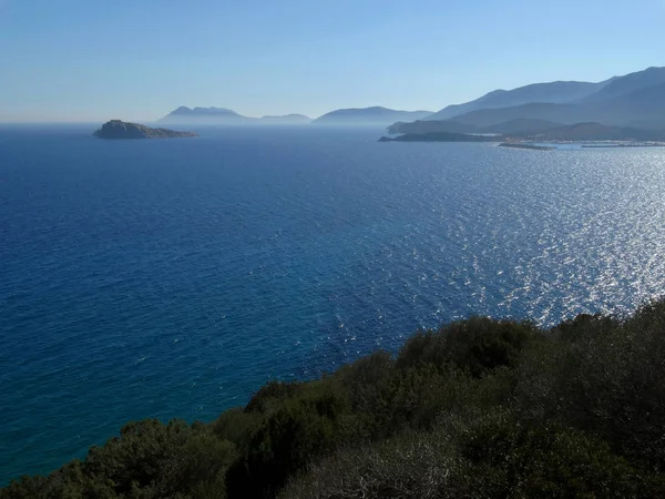 Güzel berrak deniz suyu ve plaj Sardunya Adası — Stok fotoğraf