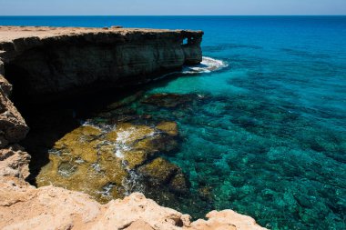 Ayia Napa, Akdeniz kıyısında, Kıbrıs deniz mağaraları