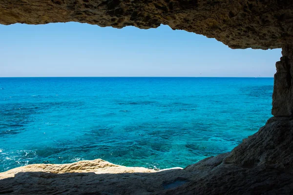 Grotte marine vicino Ayia Napa, costa mediterranea, Cipro — Foto Stock