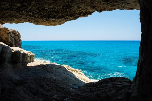 Cuevas marinas cerca de Ayia Napa, costa mediterránea, Chipre —  Fotos de Stock