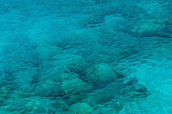 Fundo natural de esmeralda, água do mar azul-turquesa — Fotografia de Stock