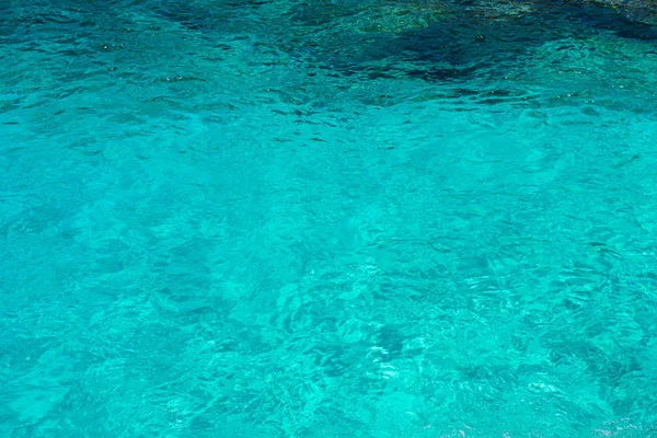 에메랄드, 청록색 바닷물의 자연 배경 — 스톡 사진