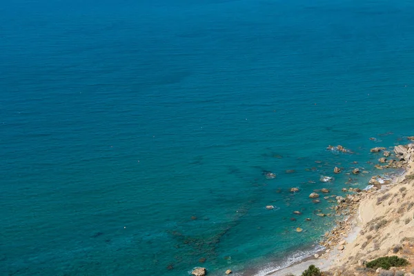 Sea and coastline view from a rocky height — Stock Photo, Image