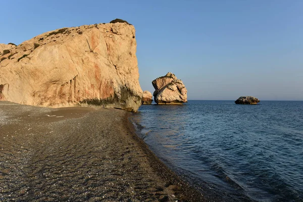 Aphrodite's rock in late afternoon lights. Petra tou Roumiu, Cyp — Stock Photo, Image